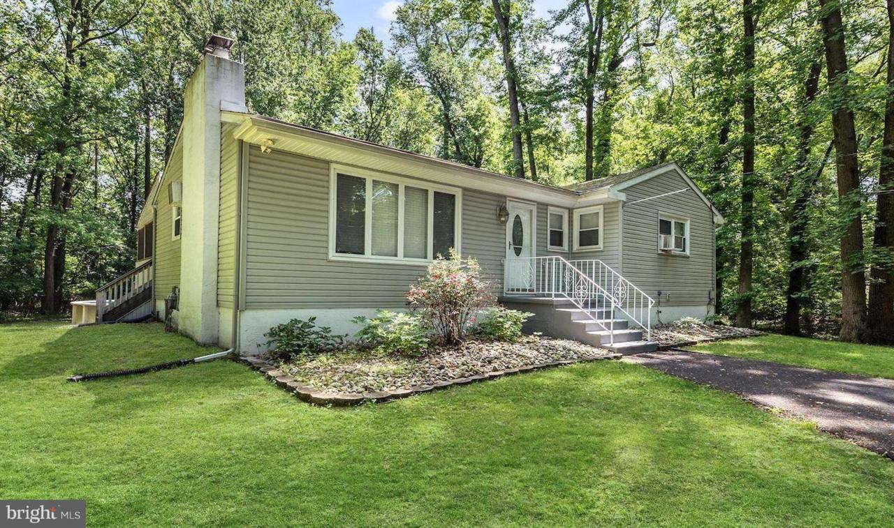 10 Wade Avenue - Photo 1