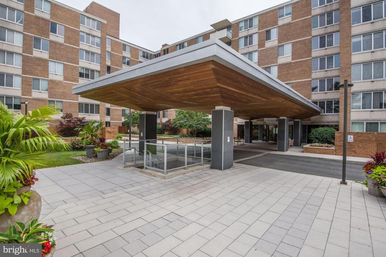 2939 Van Ness Street - Photo 1