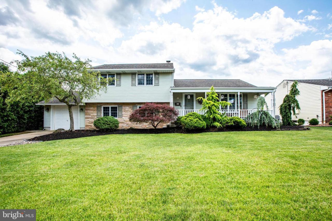 95 Englewood Boulevard - Photo 1