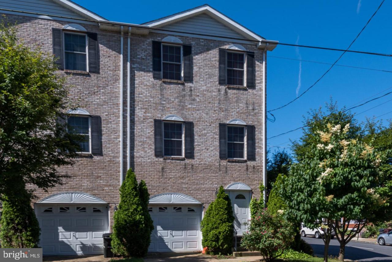1624 W 9Th Street - Photo 1