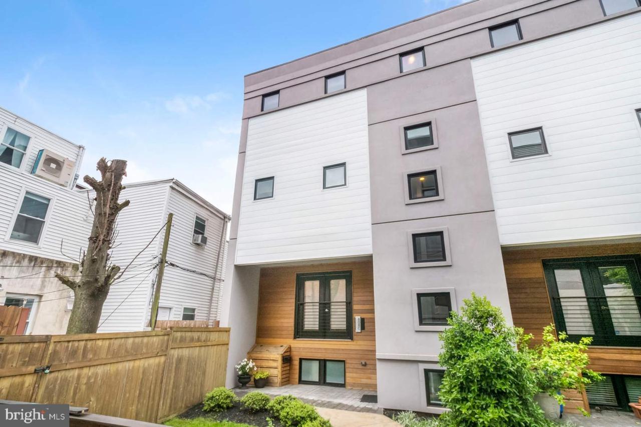 808 Carpenter Street - Photo 1