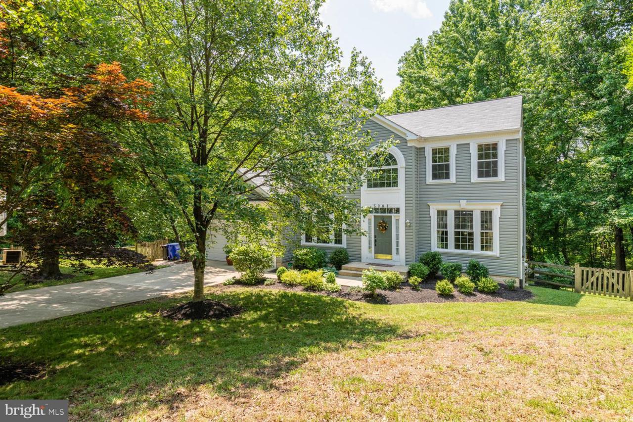 5301 Lakevale Terrace - Photo 1