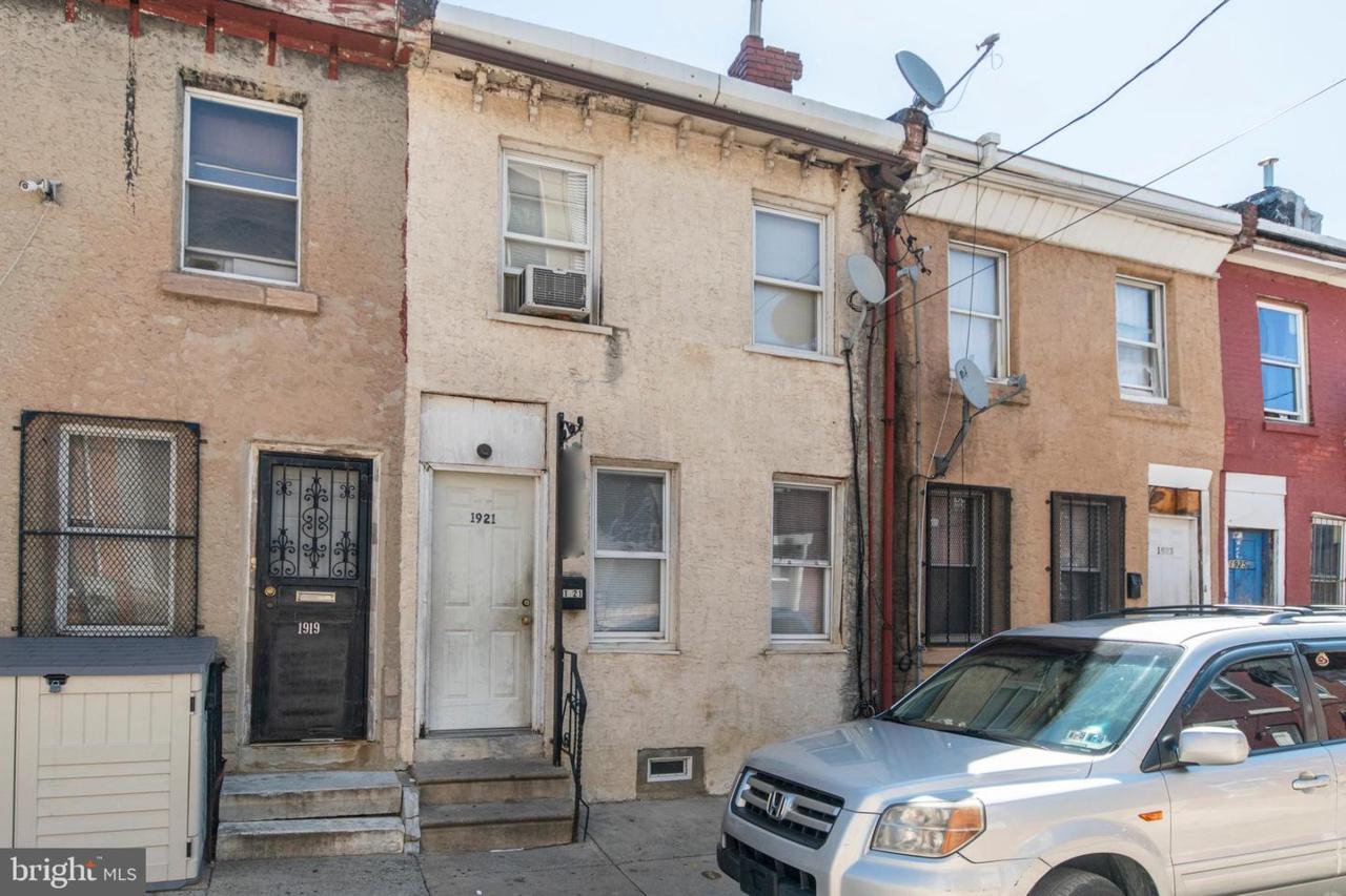 1921 Oakdale Street - Photo 1