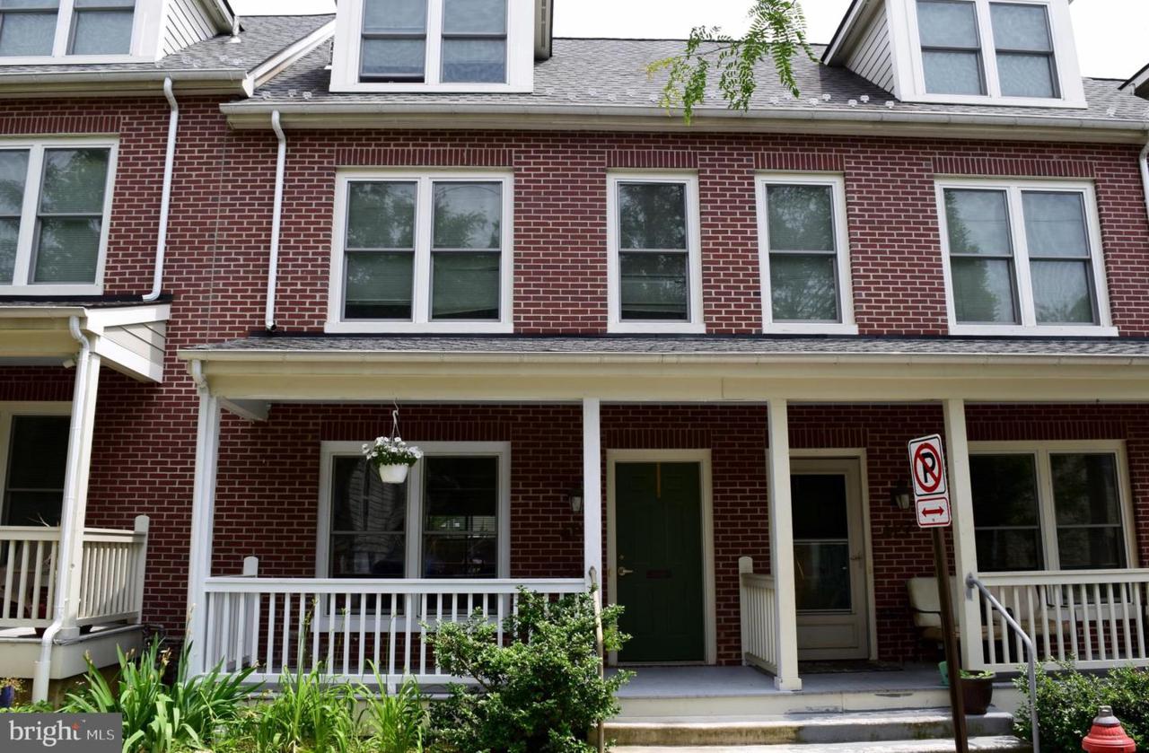 425 Locust Street - Photo 1