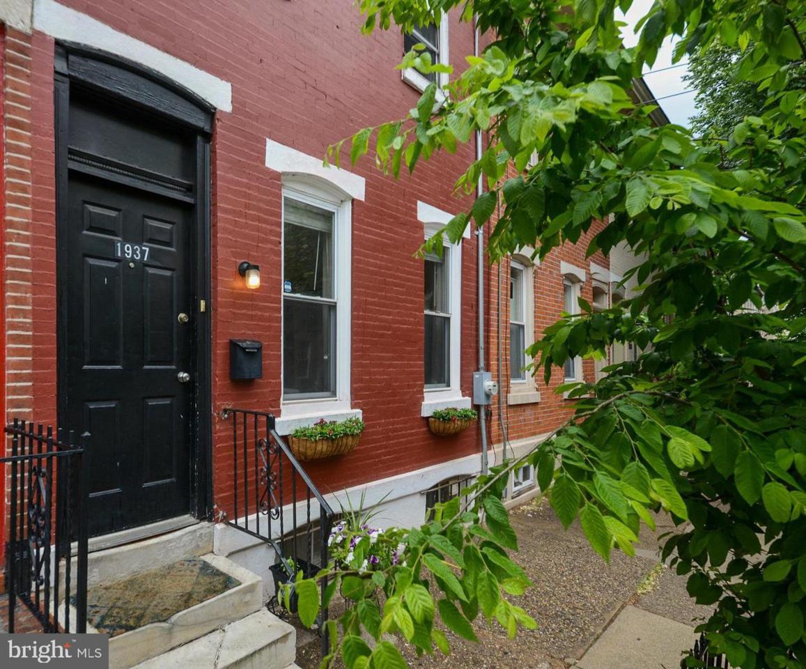 1937 Montrose Street - Photo 1
