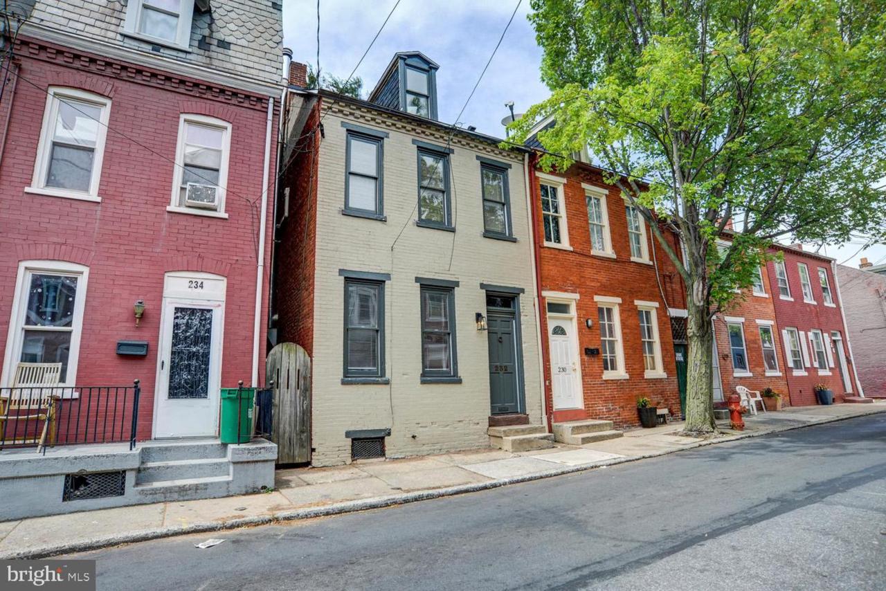 232 Howard Avenue - Photo 1