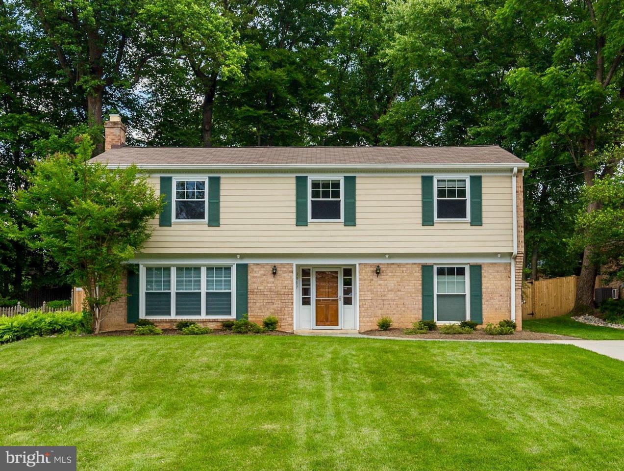 9907 Harrogate Road - Photo 1