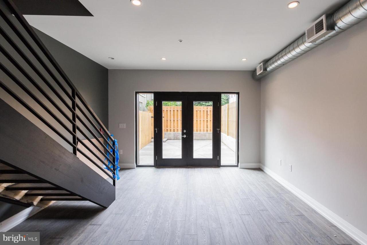 512 Girard Avenue - Photo 1