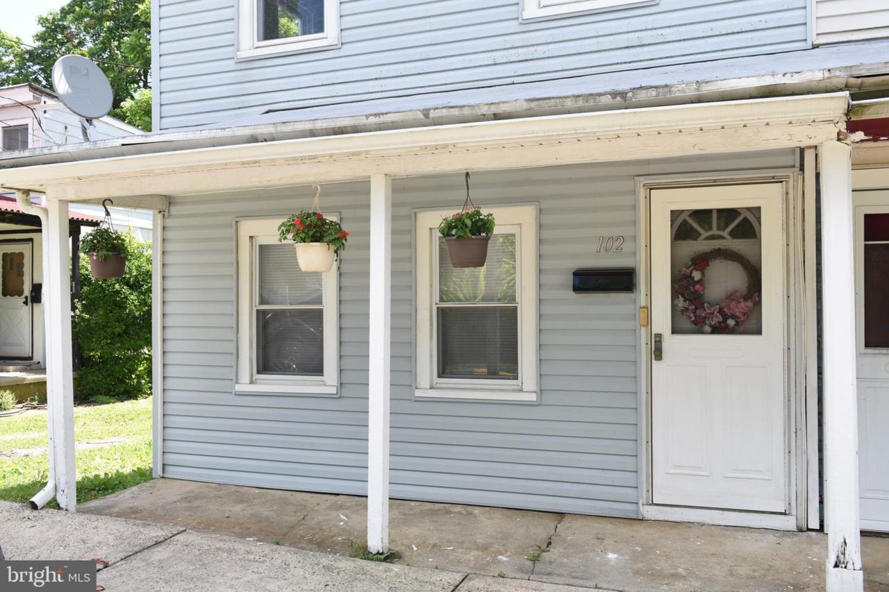 102 Jarvis Street - Photo 1