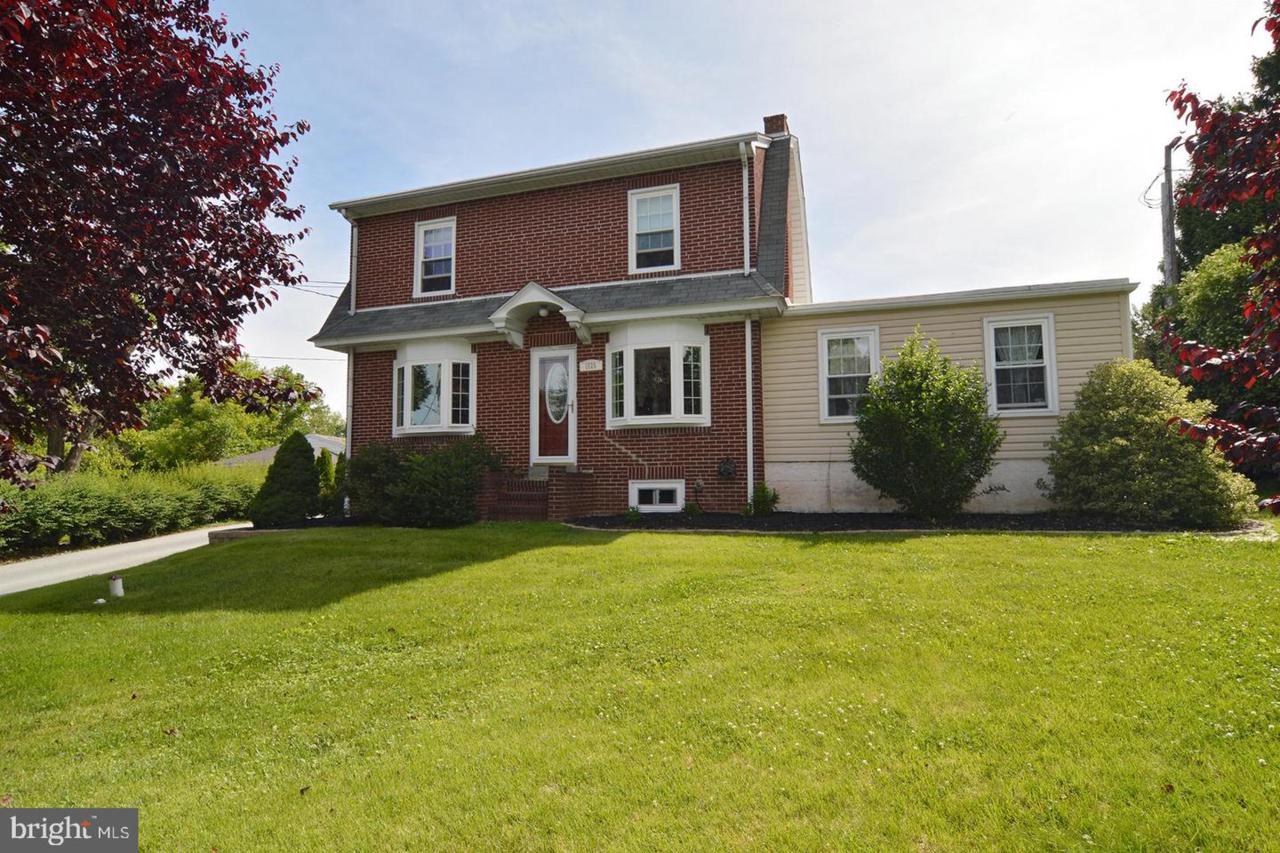 1525 Farmington Avenue - Photo 1