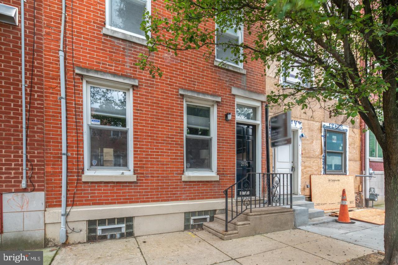2114 Catharine Street - Photo 1