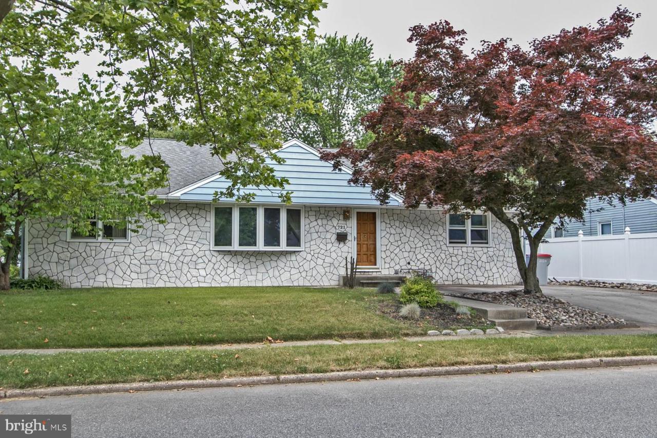 721 Embassy Terrace - Photo 1