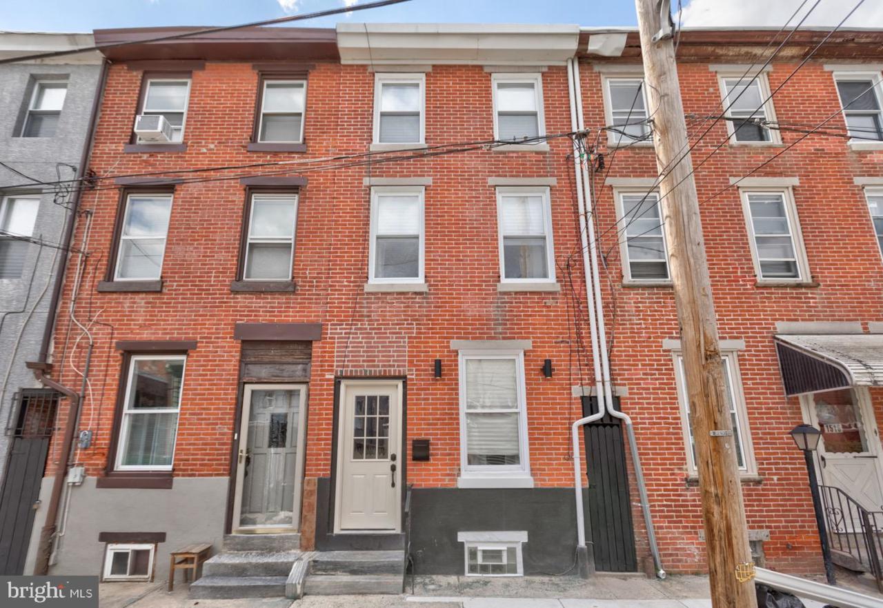 1514 Leithgow Street - Photo 1