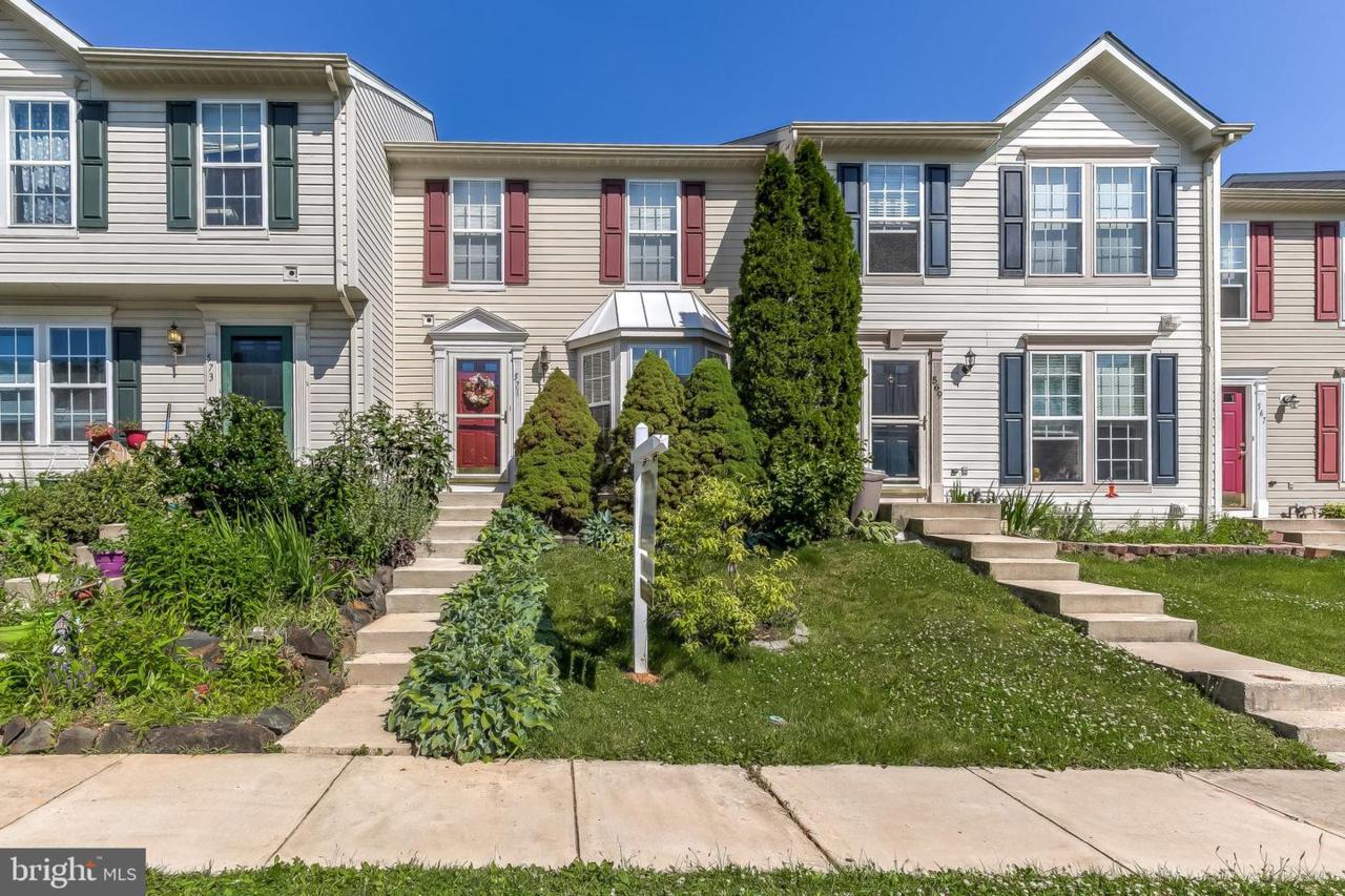 571 Macintosh Circle - Photo 1