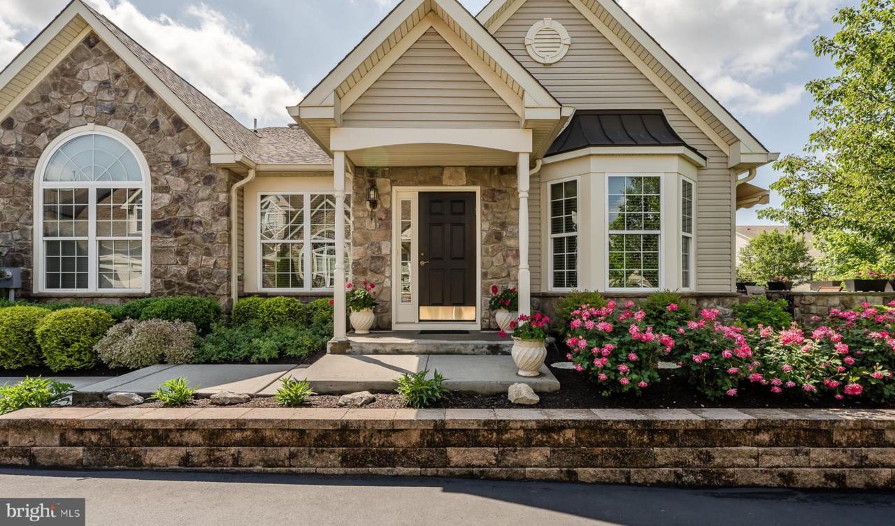 276 Willow Drive - Photo 1