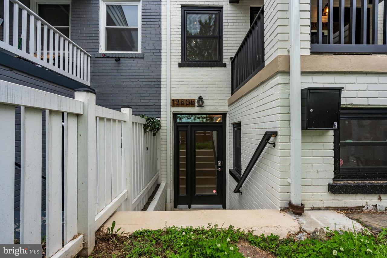 1360 Levis Street - Photo 1
