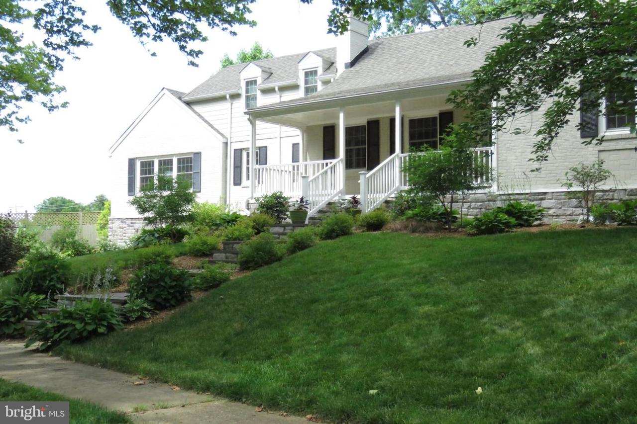 501 Redfern Avenue - Photo 1