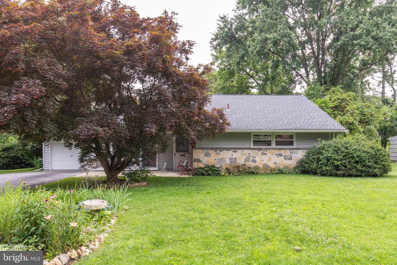 218 Laurel Lane - Photo 1