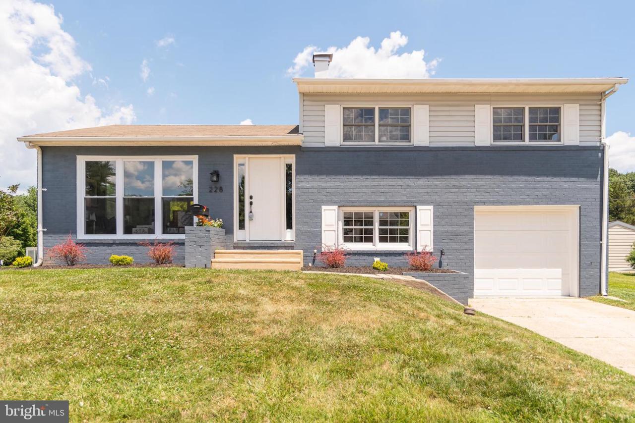 228 Quaker Ridge Road - Photo 1
