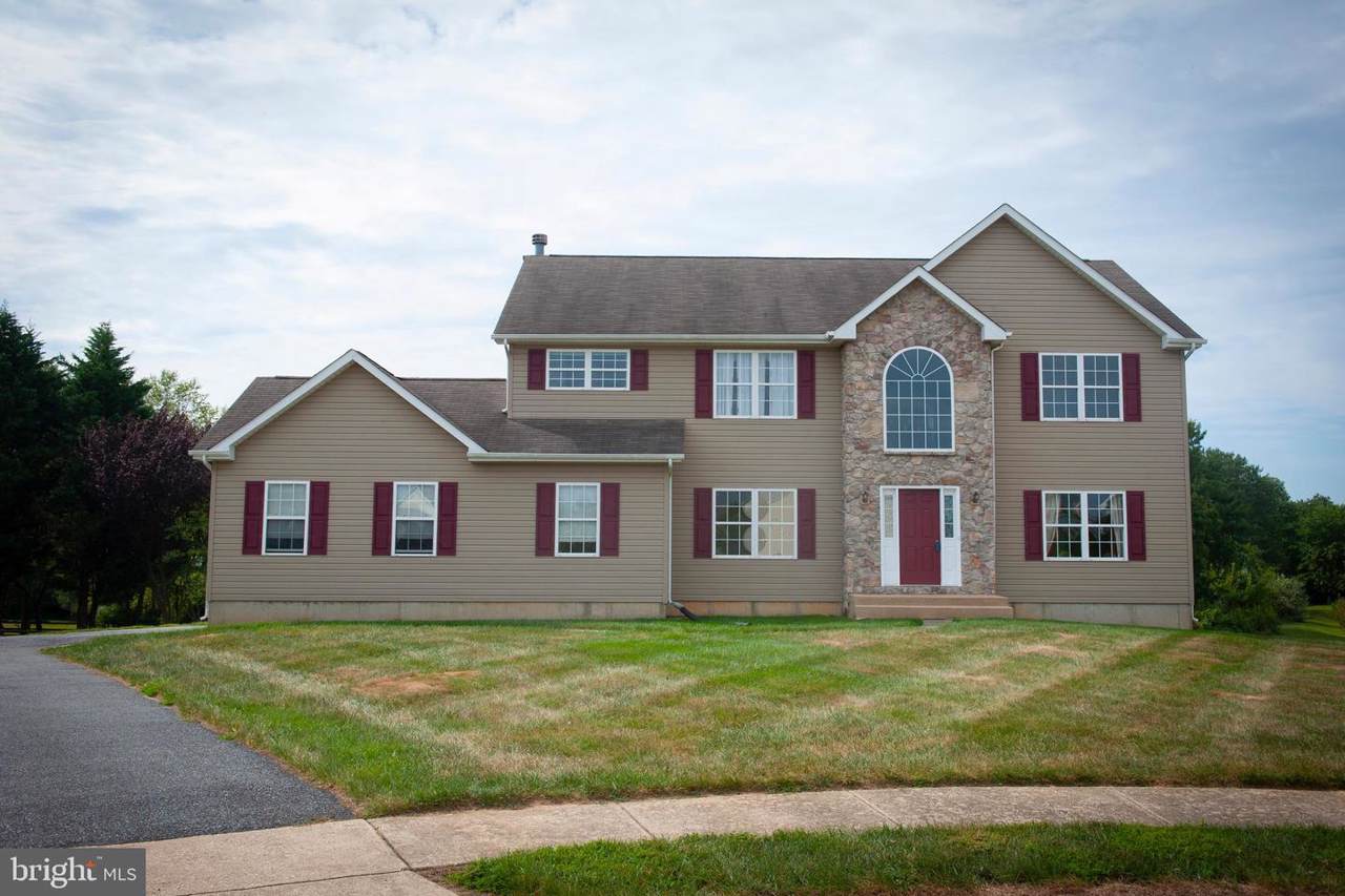 221 Thomas Drive - Photo 1