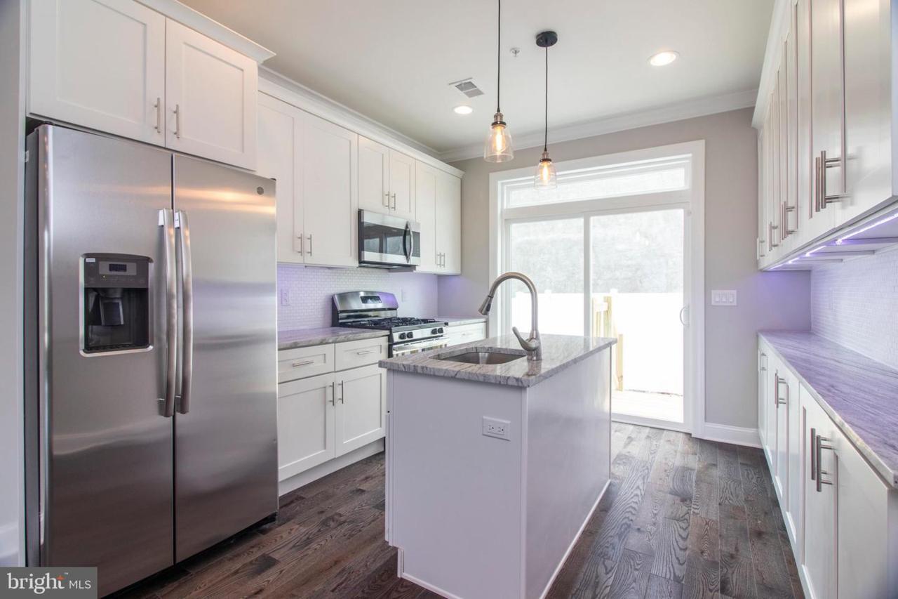 2508 Oxford Street - Photo 1