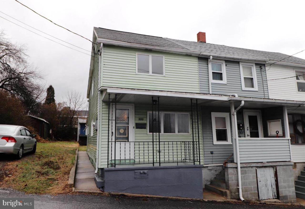 220 Fisher Avenue - Photo 1