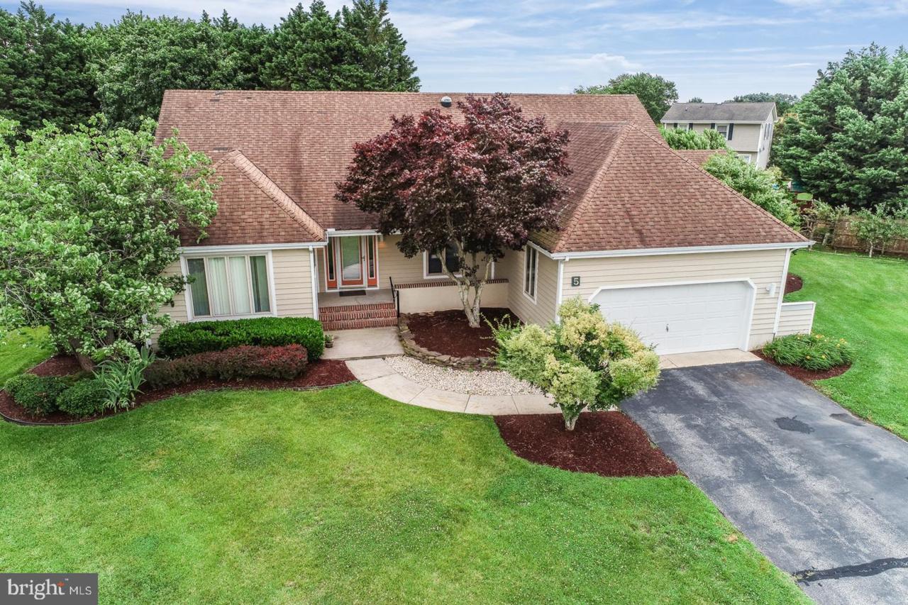 5 Lakeview Court - Photo 1