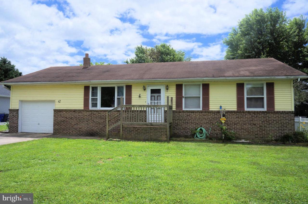 42 Dorothy Circle - Photo 1
