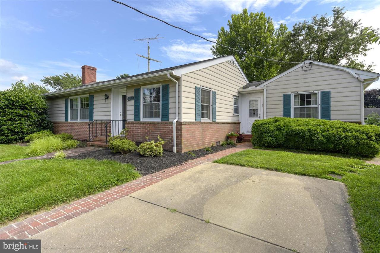206 Oak Street - Photo 1 206 Oak Street - Photo 1