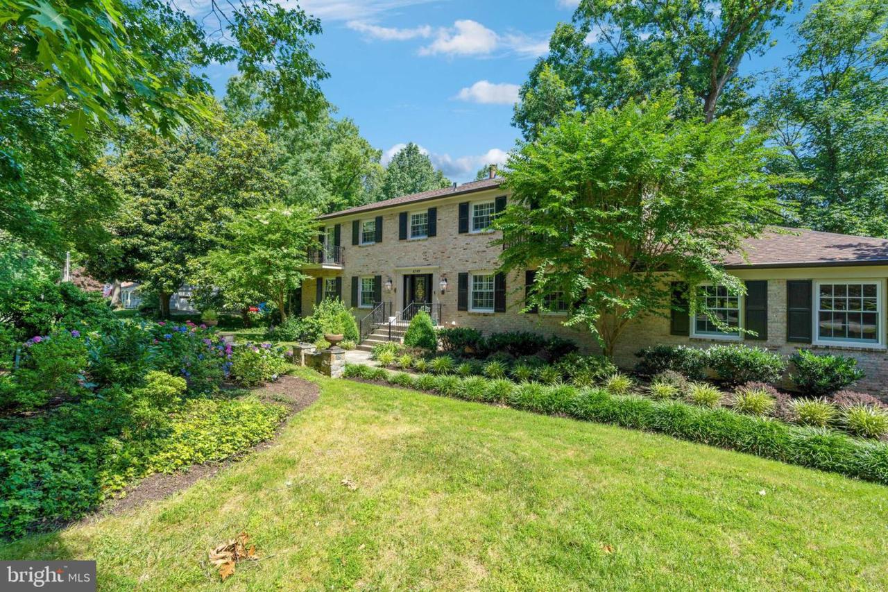 4749 Neptune Drive - Photo 1