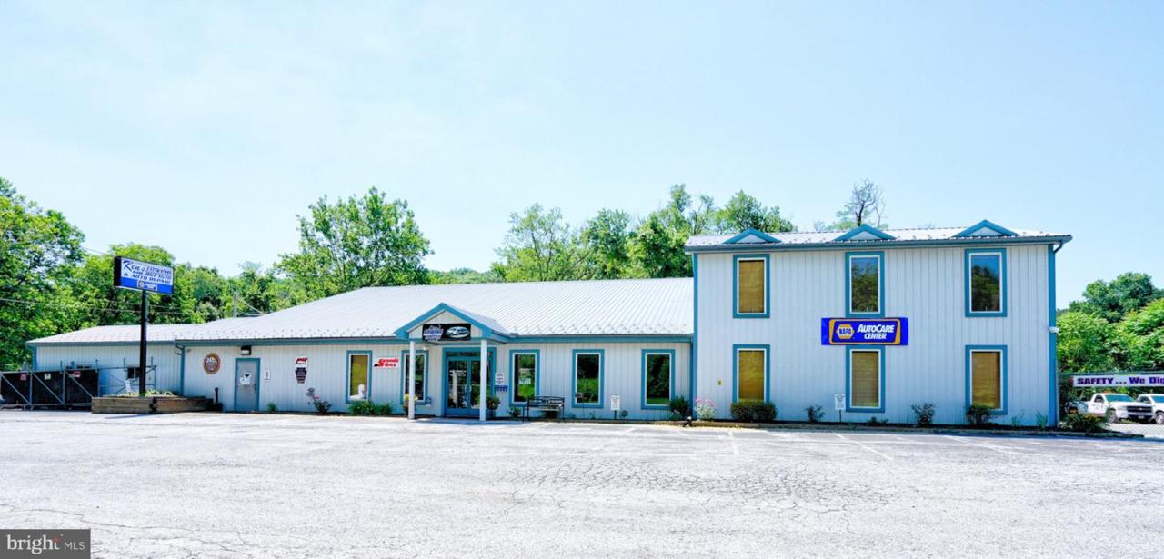 1120 Valley Road - Photo 1