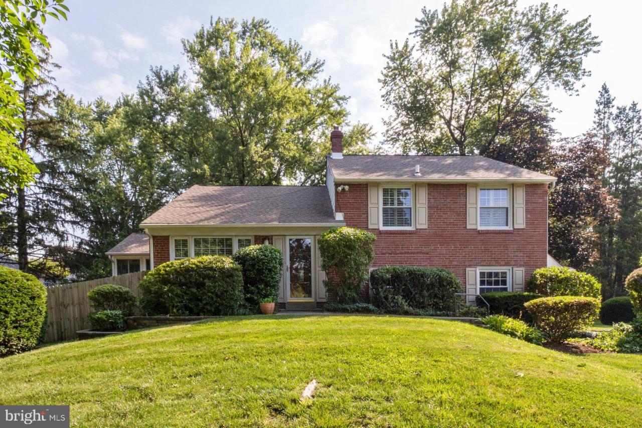 102 Westminster Drive - Photo 1