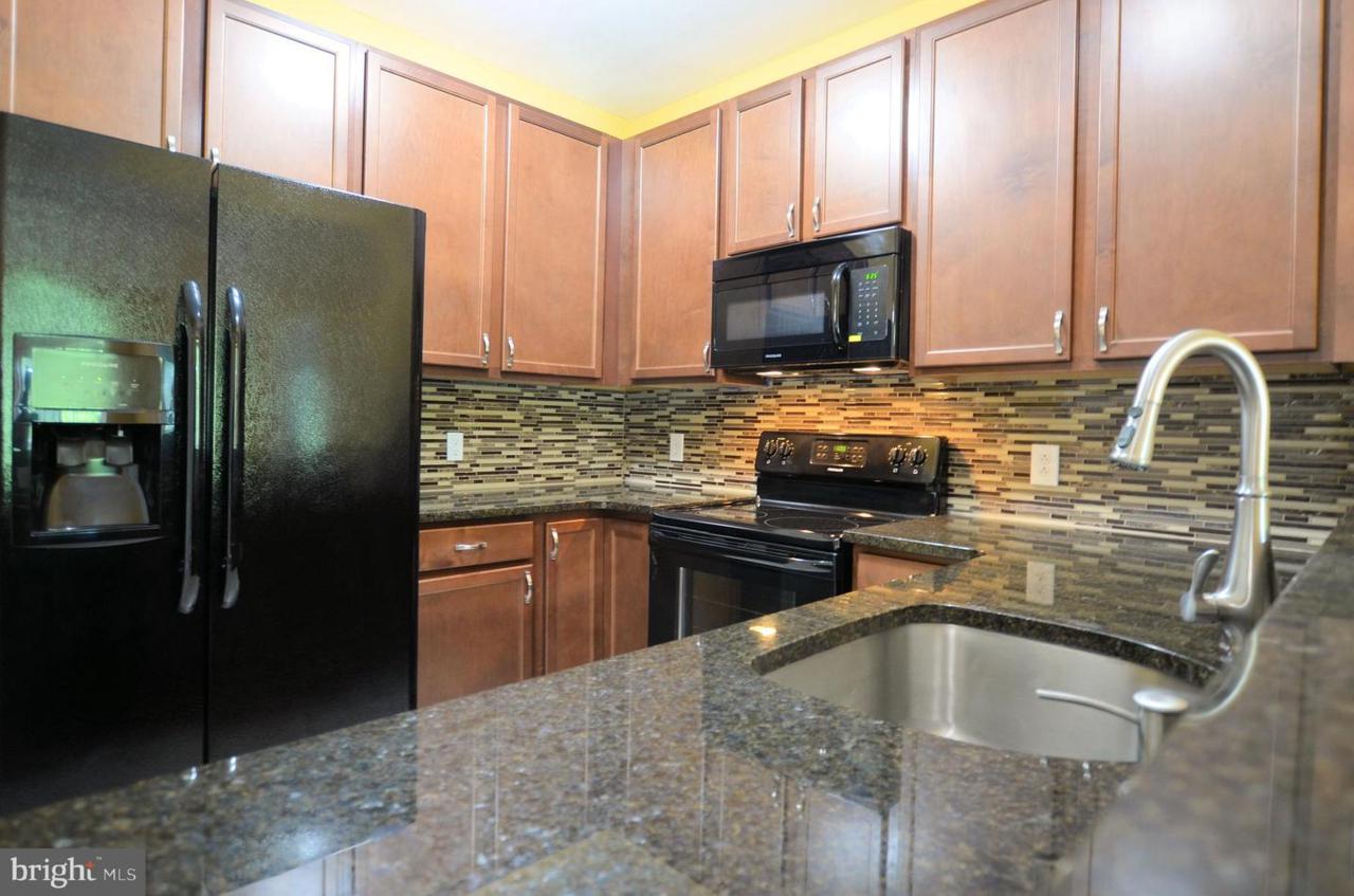 2000 Fountainview Cir - Photo 1