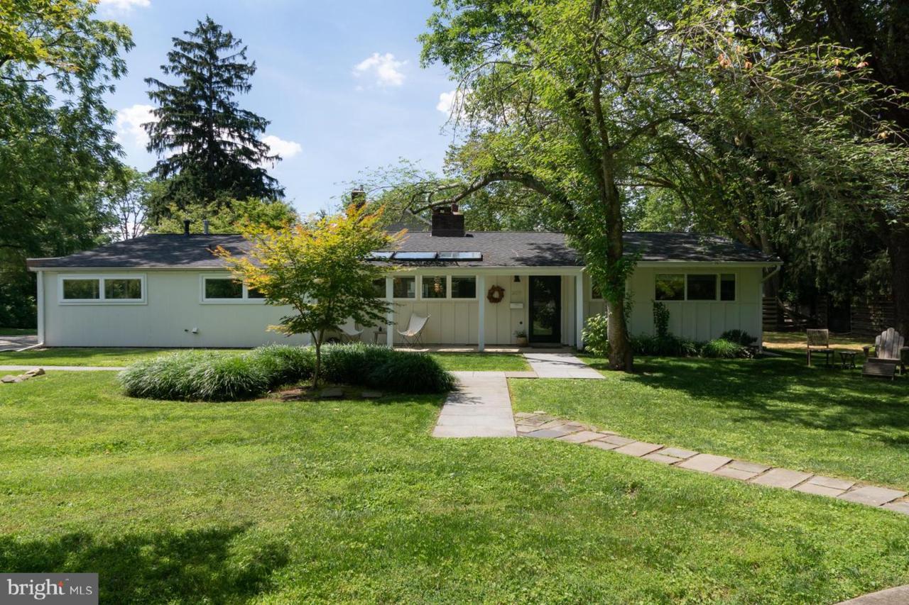 207 Mansgrove Road - Photo 1