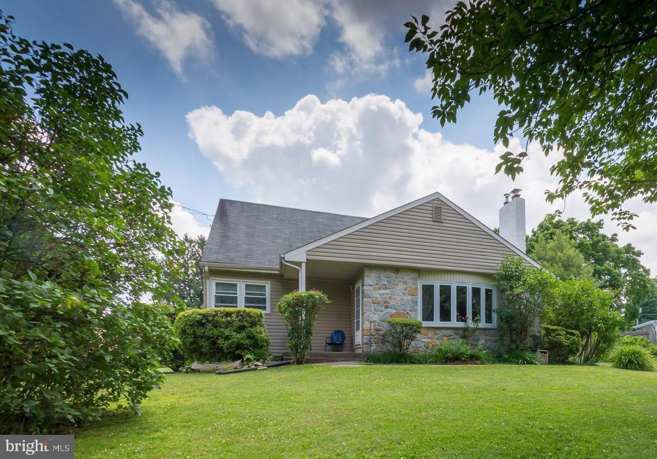 1169 Greeley Avenue - Photo 1