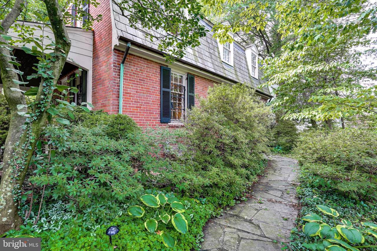 319 Suffolk Road - Photo 1