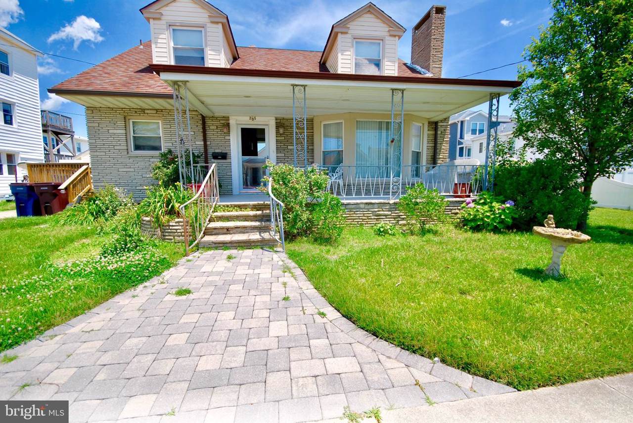 205 Suffolk Avenue - Photo 1