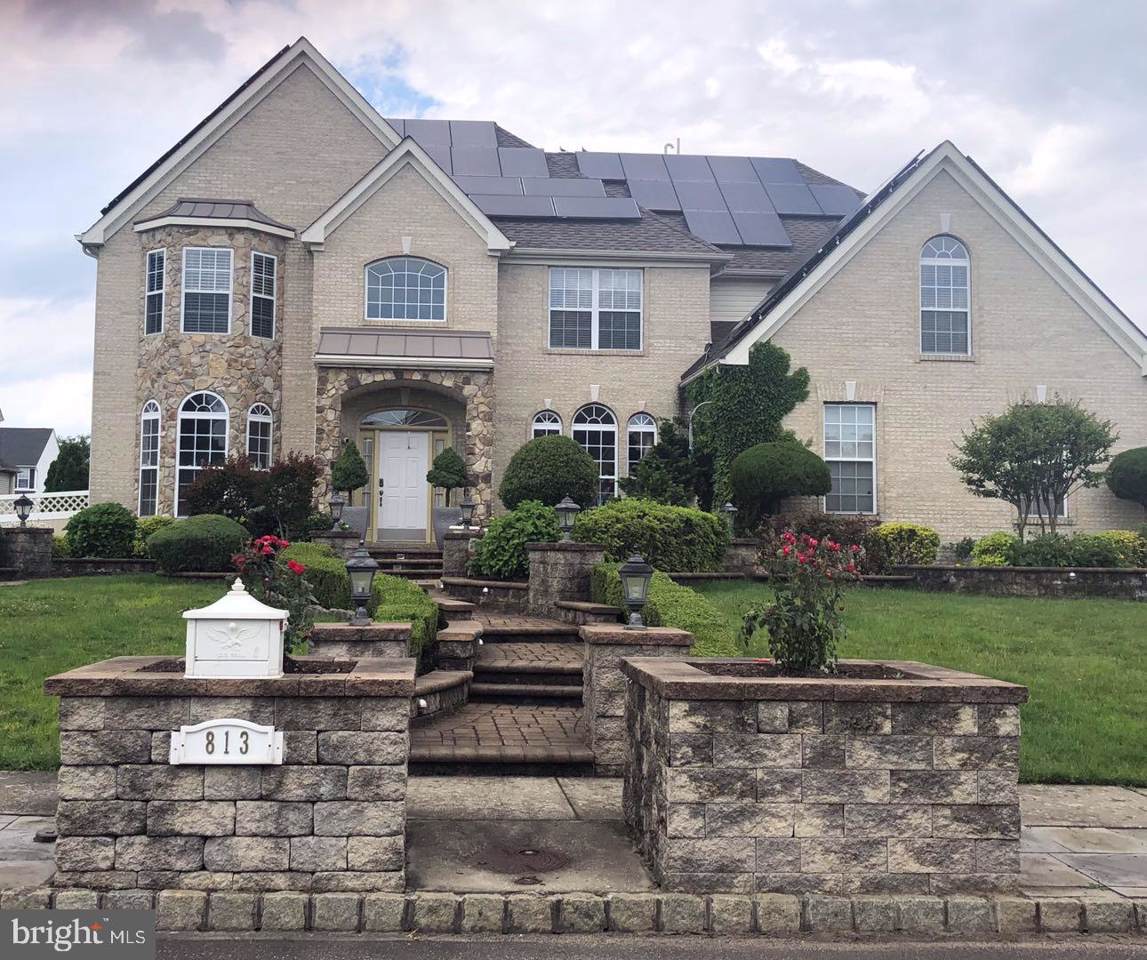 828 Galleria Drive - Photo 1