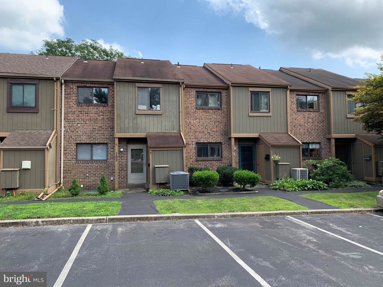 152 Larchwood Court - Photo 1