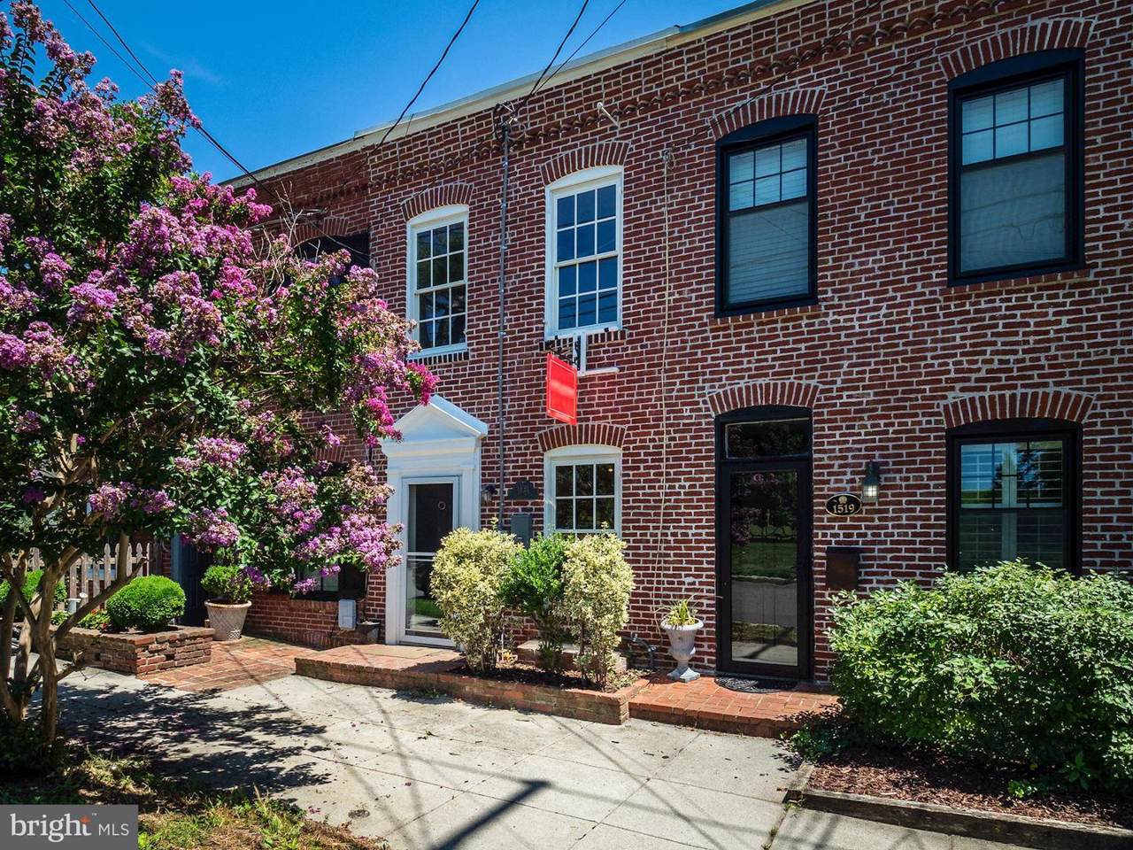 1521 Elliot Place - Photo 1