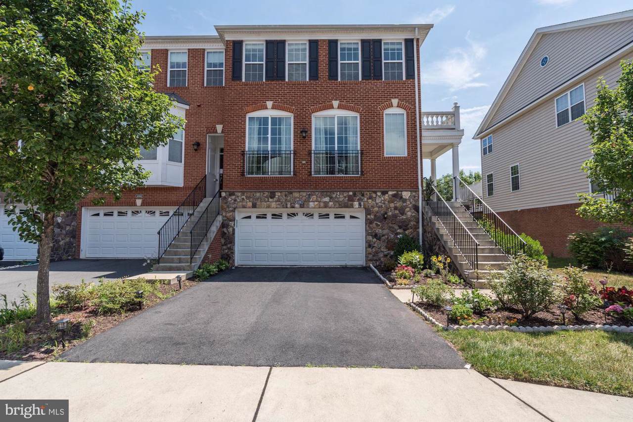 43261 Mitcham Square - Photo 1