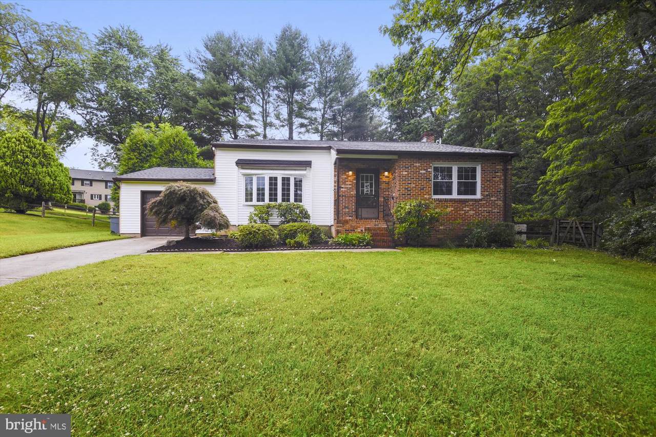 9738 Hillsmere Road - Photo 1