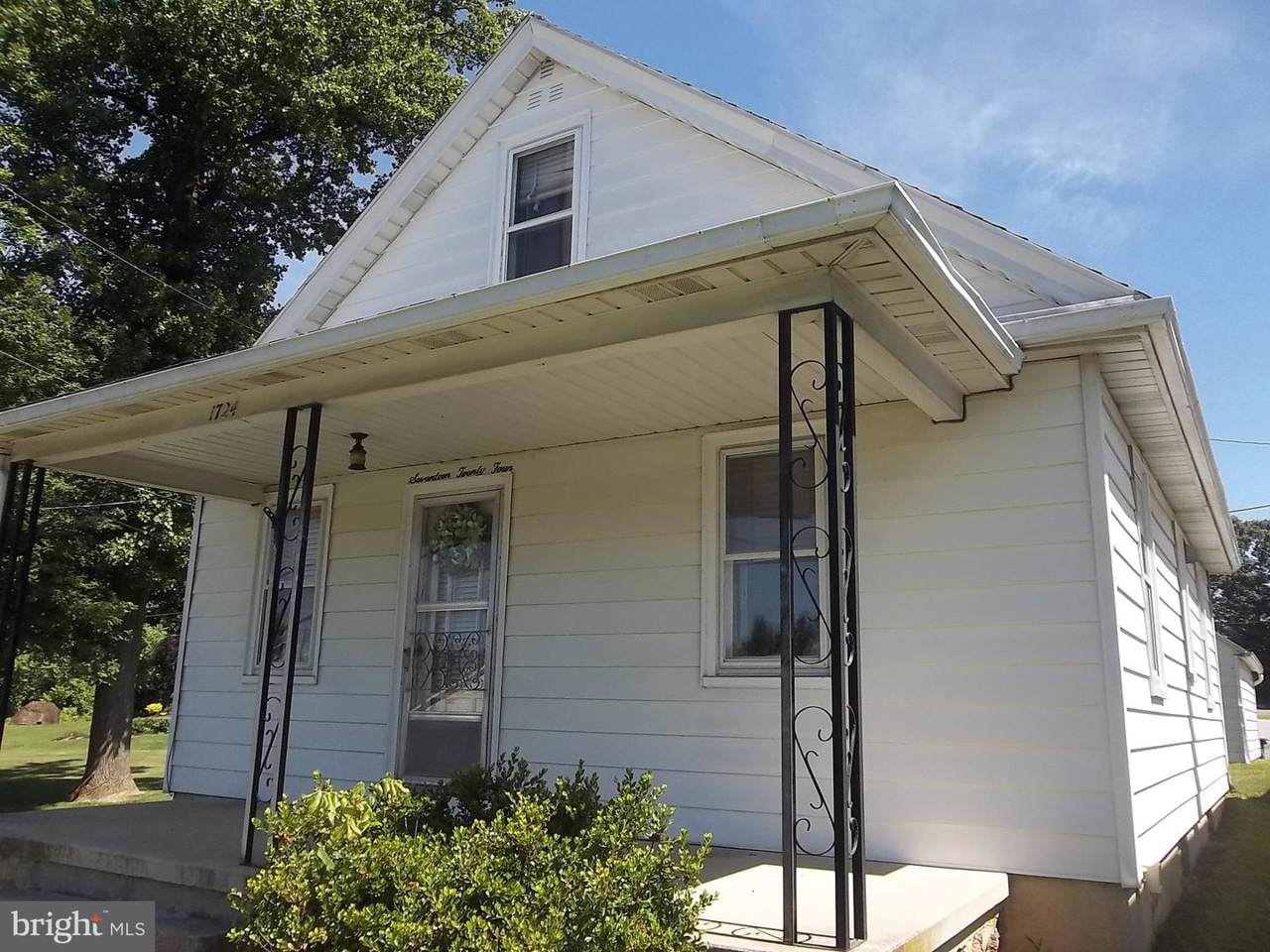 1724 Grace Avenue - Photo 1