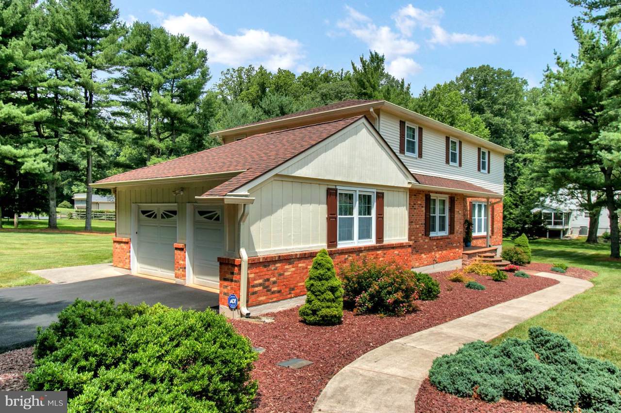 109 Bridleshire Court - Photo 1