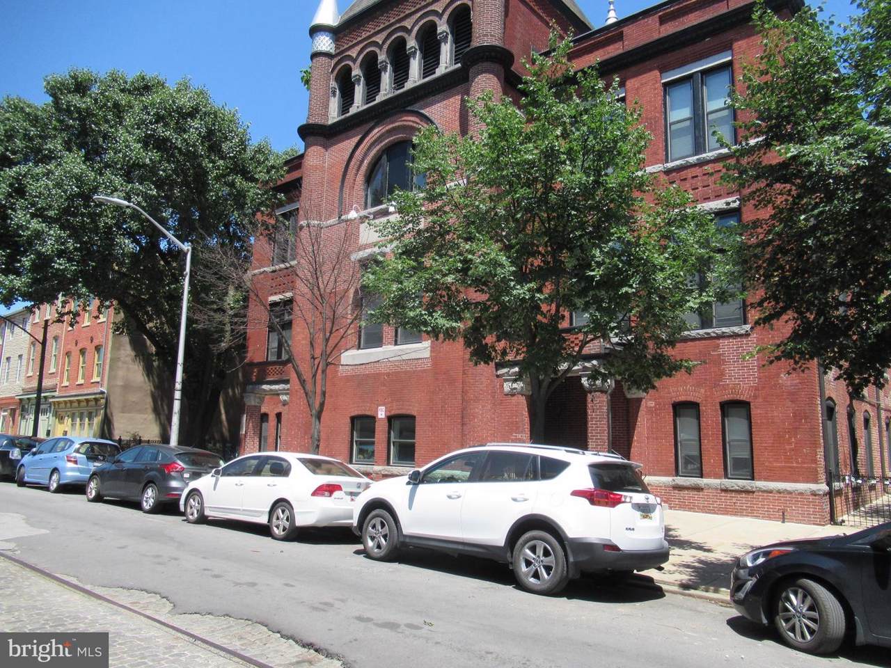 511 Bond Street - Photo 1
