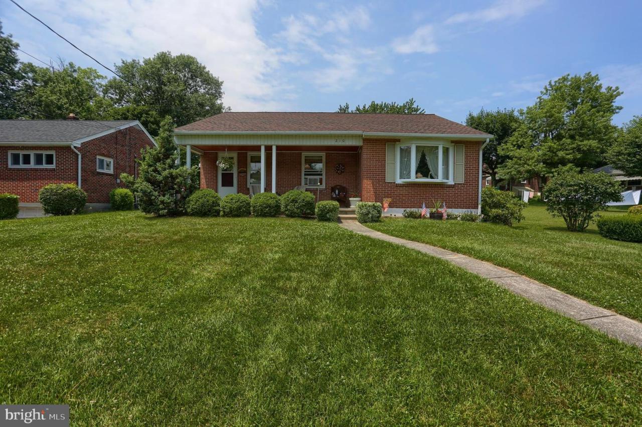 210 8TH Street - Photo 1