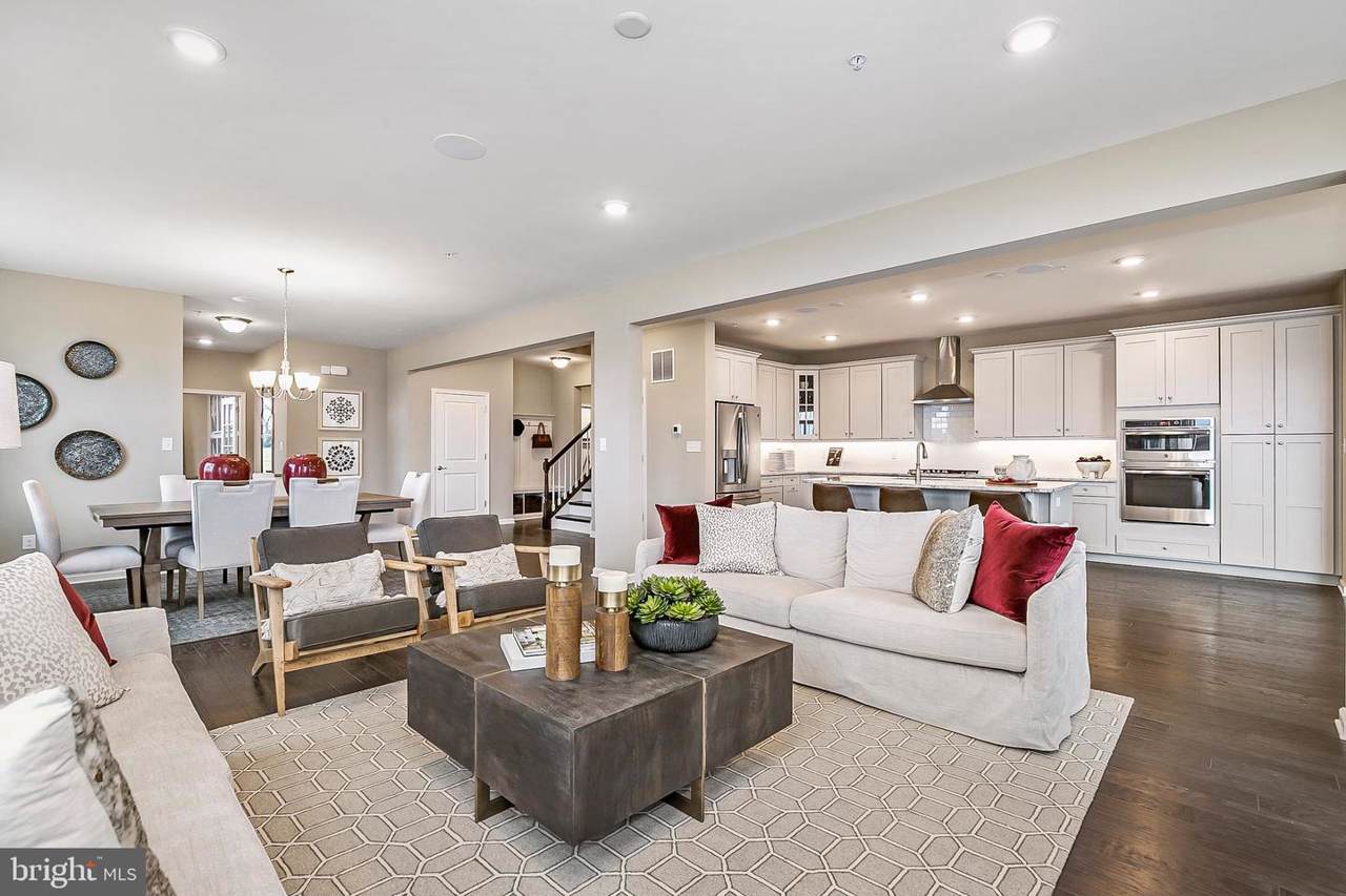 440 Lee Place - Photo 1