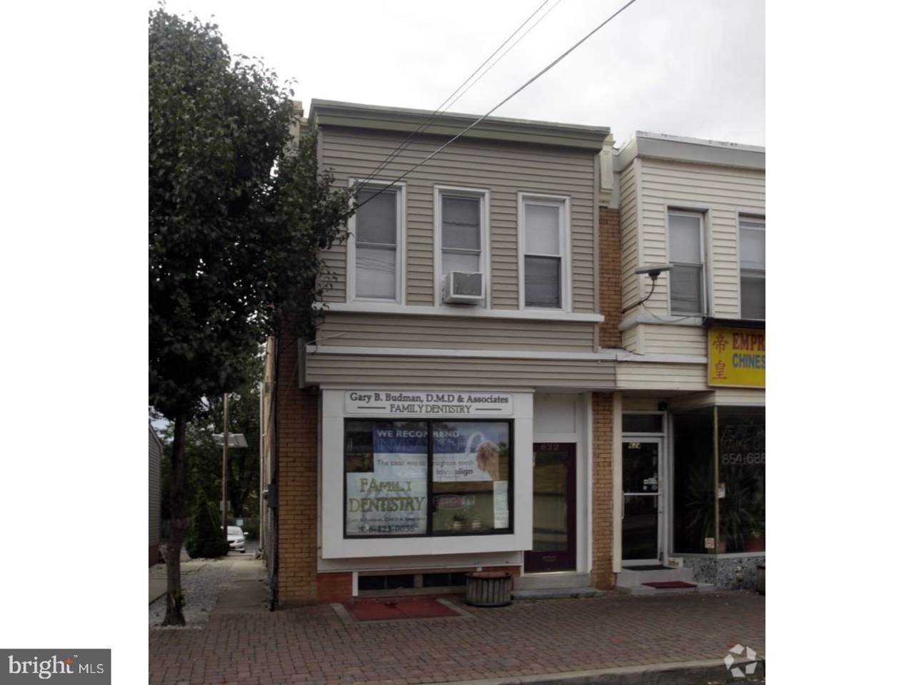 622 Collings Avenue - Photo 1