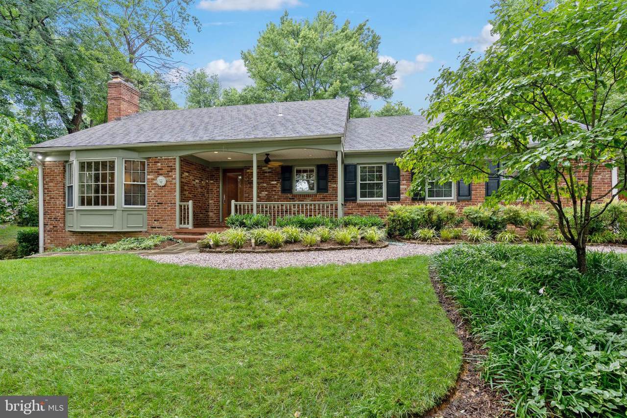 1804 Whiteoaks Drive - Photo 1