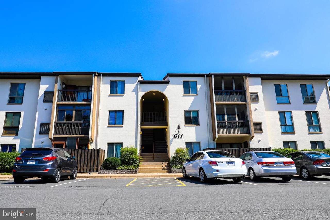 611 Center Street - Photo 1